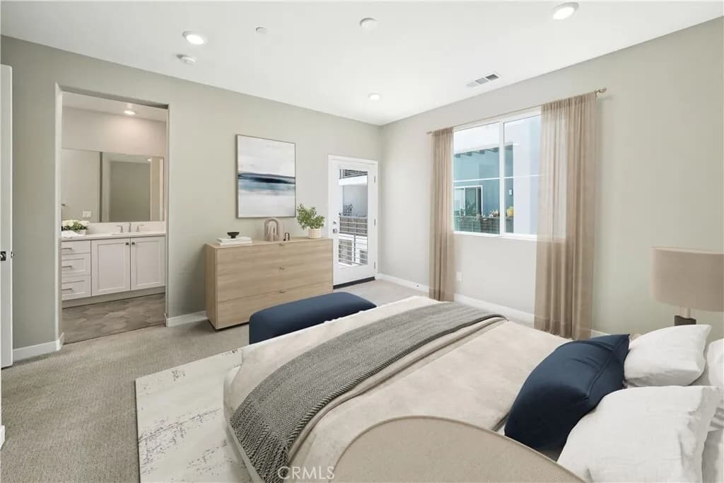 발렌시아 타운홈 
						2022년생, 방3 화장실3, 약 1950 sf, 오픈구조, 넓은 웍인 클라셋, 발코니, Attached Garage
						콘도  Valencia CA's preview 1