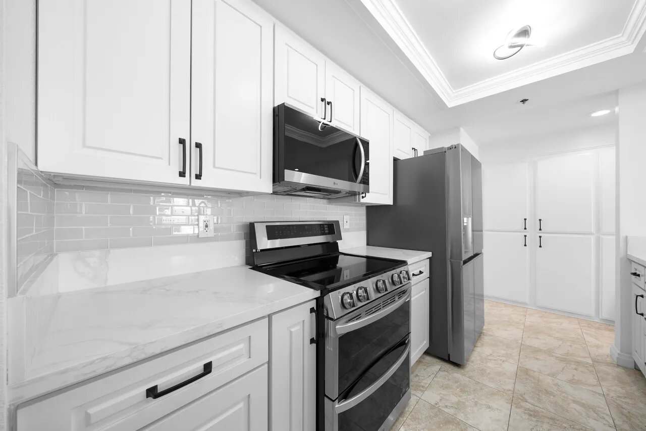 다운타운 펜트하우스
						방2+DEN 화2, 1600sf이상, 리모델, 발코니, 24HR경비, 부대시설, Side by Side 주차
						콘도  Los Angeles CA's preview 0