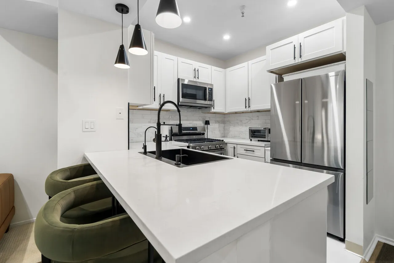 행콕팍 인근 콘도
						방1 화장실1, 리모델된 부엌&화장실, 발코니, 시큐리티, 게스트 파킹, 부대시설
						콘도  Los Angeles CA's preview 0