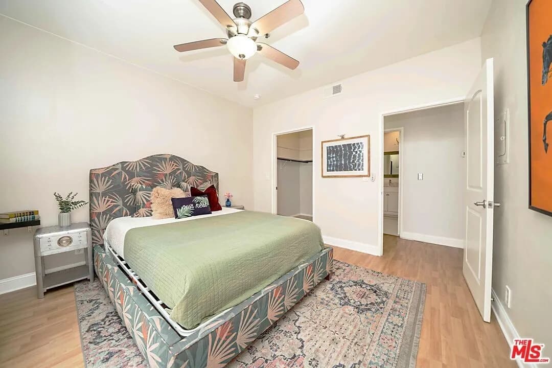 한인타운 콘도
						방1 화장실1, 오픈구조, 마루바닥, 발코니, 파킹 2대, 편리한 위치
						콘도  Los Angeles CA's preview 3