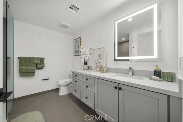 몬트로스 콘도
						2024년생, 방2 화장실2, 오픈구조, 발코니, 편리한 위치, 좋은 학군
						콘도  Los Angeles CA's preview 3