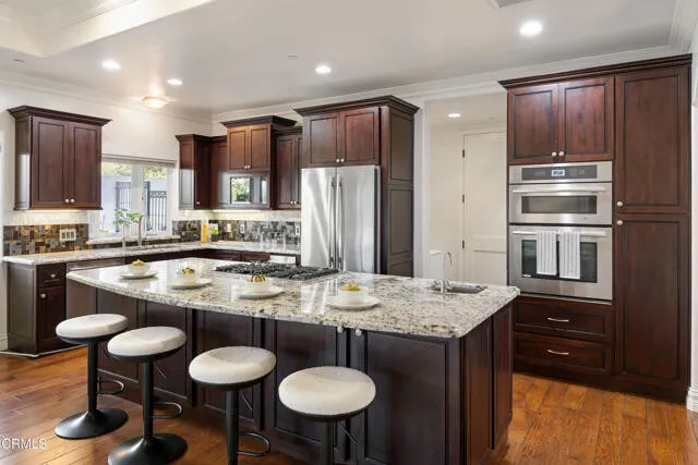 라카냐다 하우스
						2012년생, 방6 화장실4, 건평 약 3,400 sf, 랏 Over 10,000 sf
						주택  La Canada Flintridge CA's preview 0