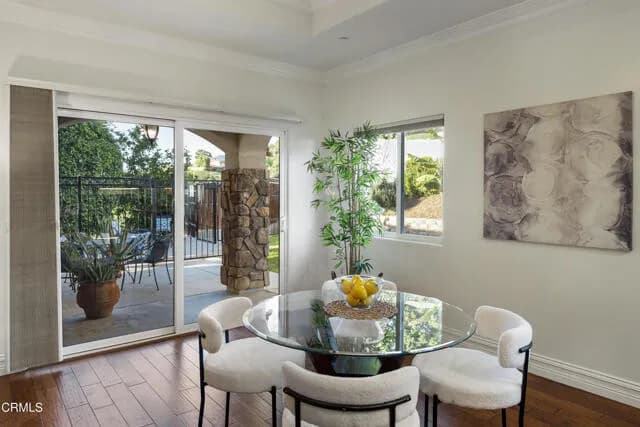라카냐다 하우스
						2012년생, 방6 화장실4, 건평 약 3,400 sf, 랏 Over 10,000 sf
						주택  La Canada Flintridge CA's preview 1