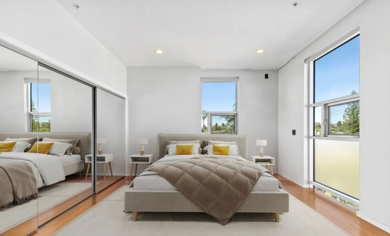 행콕파크 2009년도 타운하우스 $860,000 HOA $700 2배드 3배쓰 
						행콕파크 3층 타운하우스+ 루프탑 DECK  $860,000 HOA $700 2배드 3배쓰  
						타운하우스  Los Angeles CA's preview 3