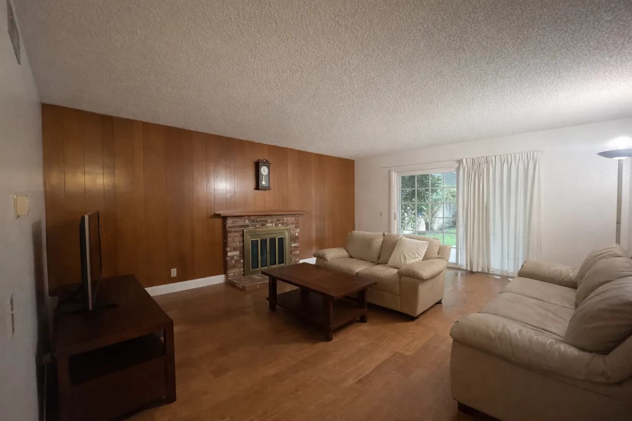 코스타메사 싱글하우스 $1,350,000 3배드 2배쓰 1,799 sqft 
						40년 만에 차음 나온 싱글 스토리 하우스  코스타메사 인기지역 
						주택  Costa Mesa CA's preview 1