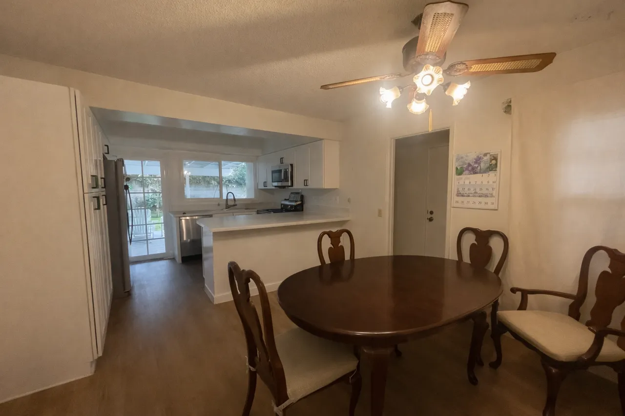 코스타메사 싱글하우스 $1,350,000 3배드 2배쓰 1,799 sqft 
						40년 만에 차음 나온 싱글 스토리 하우스  코스타메사 인기지역 
						주택  Costa Mesa CA's preview 3