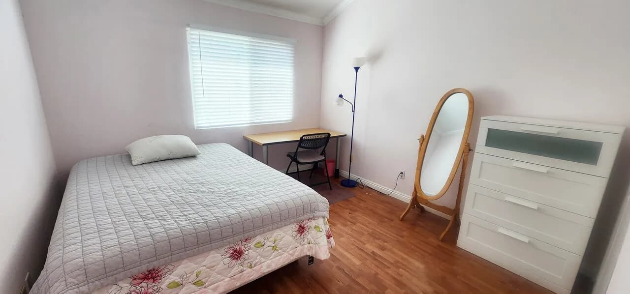 Gardena 가디나 지역 방 렌트 합니다 - 여자분
					룸메이트
					가디나 Gardena's preview 0