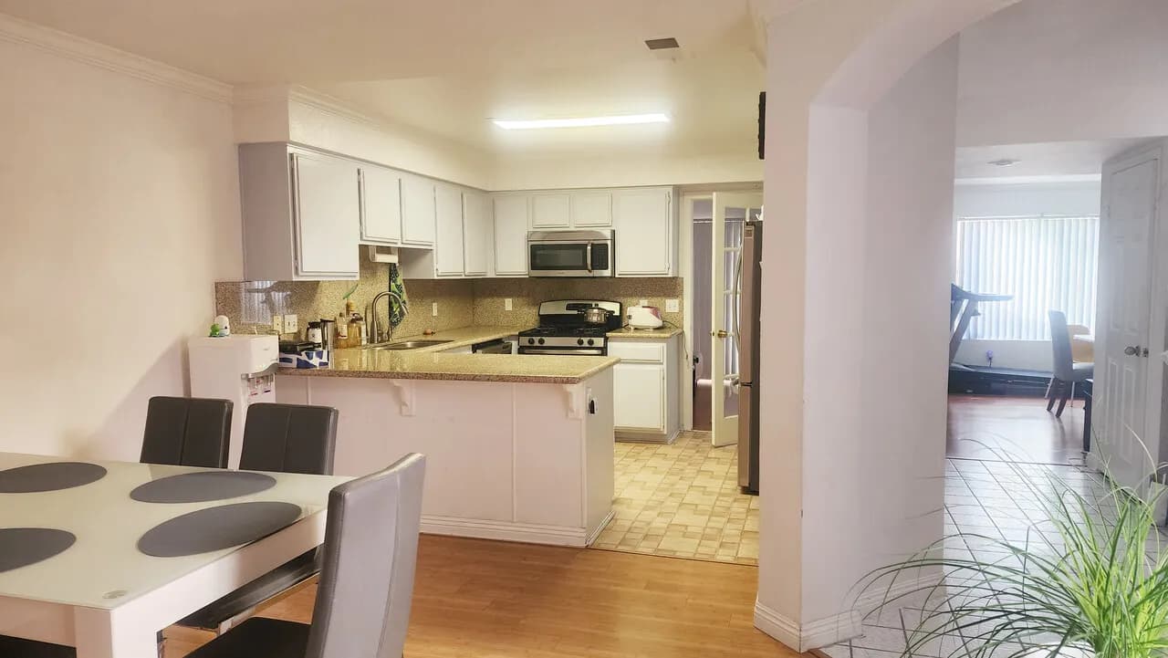 Gardena 가디나 지역 방 렌트 합니다 - 여자분
					룸메이트
					가디나 Gardena's preview 3