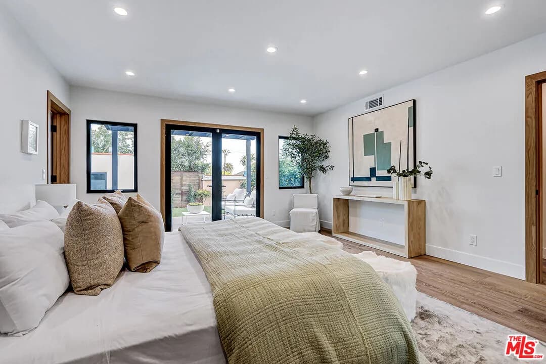 미드LA 하우스
						방4 화장실4, +ADU, 건평 약 2240 sf, 랏 약 6700 sf 
						주택  Los Angeles CA's preview 3