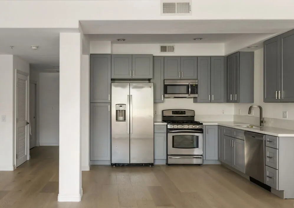 다운타운 근처 콘도
						2006년생, 리모델된 스튜디오, 화장실1, 오픈구조, Laundry in UNIT, 편리한 위치
						콘도  Los Angeles CA's preview 0