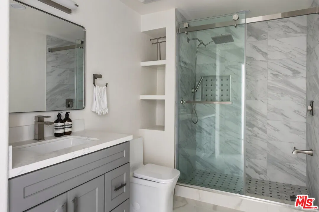 다운타운 근처 콘도
						2006년생, 리모델된 스튜디오, 화장실1, 오픈구조, Laundry in UNIT, 편리한 위치
						콘도  Los Angeles CA's preview 2