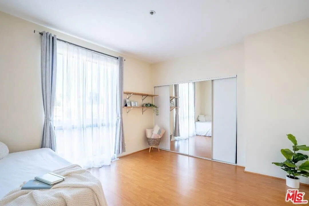 행콕팍 인근 콘도
						방2 화장실2, 오픈구조, 밝고 환함, 마루바닥, 게스트파킹, 편리한 위치
						콘도  Los Angeles CA's preview 3