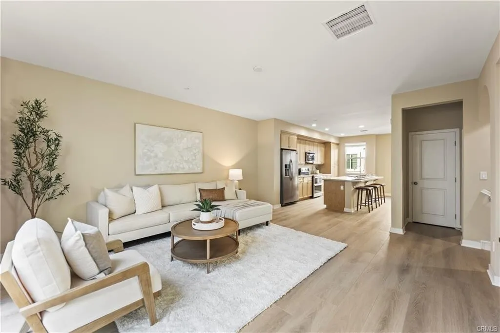 [부에나팍] 2015년생 Parker Collection 업그레이드 타운홈
						1721SQFT, 1층에 Den, Paid Solar, 리조트단지
						타운하우스  Buena Park CA's preview 3