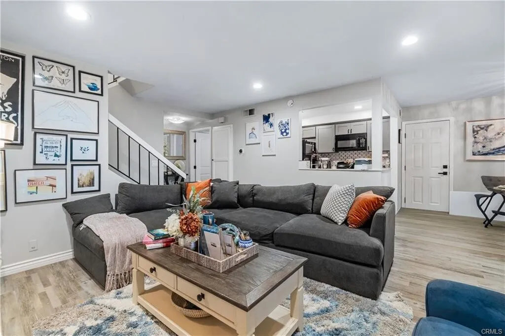 [부에나팍] 착한가격 Beautiful 리모델링 타운홈
						attached 그라지, 코너집, 오픈플로어 플랜
						타운하우스  Buena Park CA's preview 3