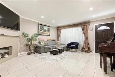 글렌데일 콘도 2bad 2bath 2parking
						교통편하고 관리잘된 콘도
						콘도  Glendale CA's preview 1