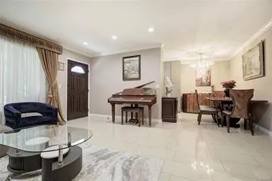 글렌데일 콘도 2bad 2bath 2parking
						교통편하고 관리잘된 콘도
						콘도  Glendale CA's preview 2