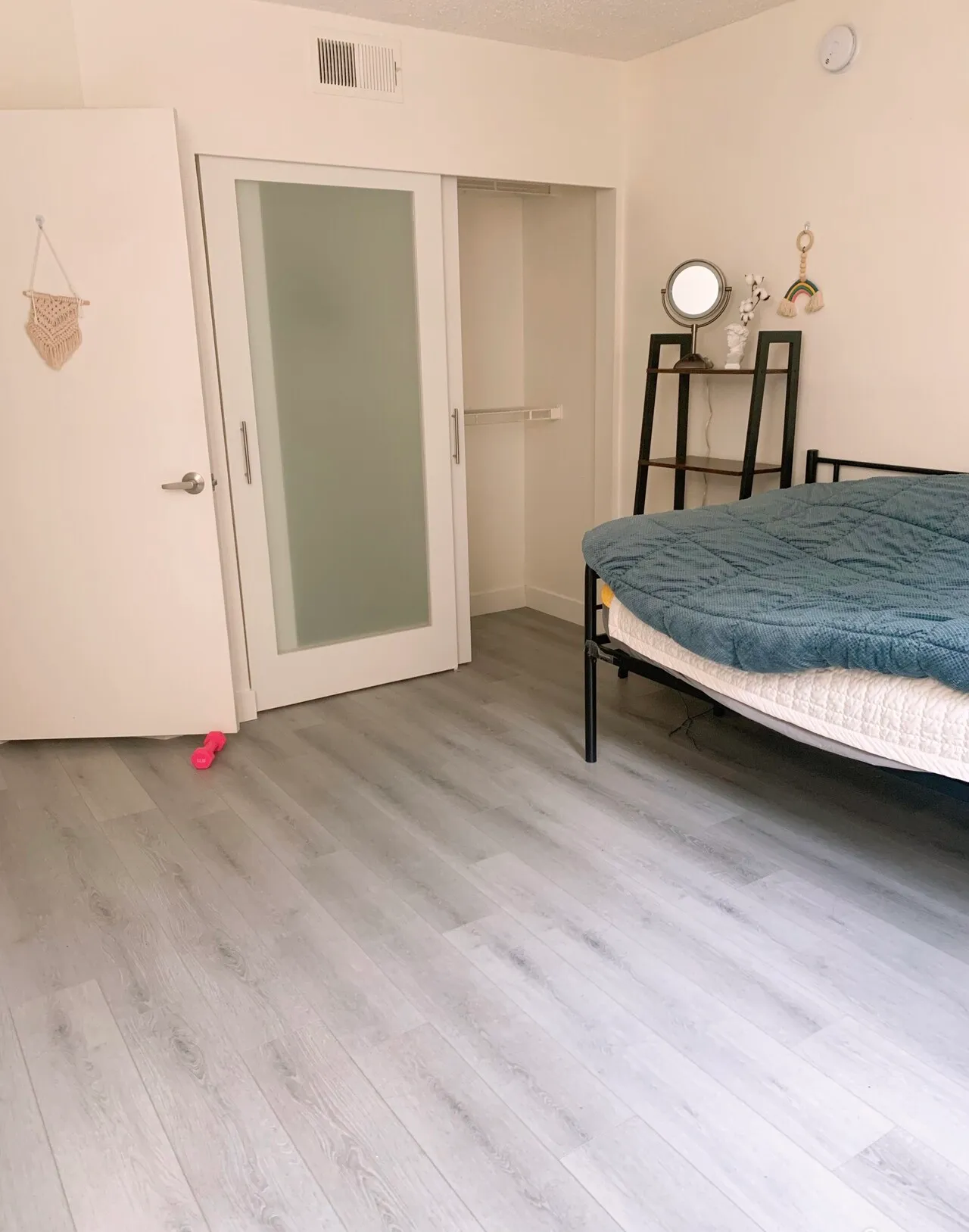 K-town 여 룸메이트 구해요
					룸메이트
					K-town's preview 0