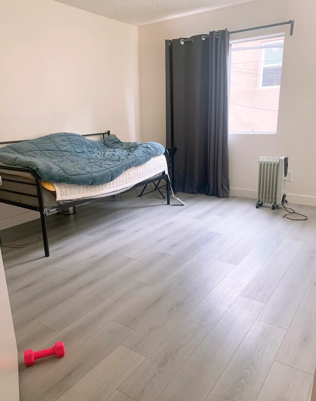 K-town 여 룸메이트 구해요
					룸메이트
					K-town's preview 1