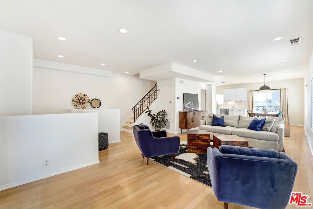 토렌스 타운홈
						방3 화장실3, 약 1500 sf, END UNIT, 오픈구조, 발코니, Attached Garage
						콘도  Torrance CA's preview 2