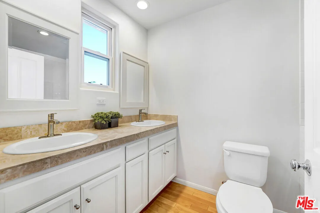 토렌스 타운홈
						방3 화장실3, 약 1500 sf, END UNIT, 오픈구조, 발코니, Attached Garage
						콘도  Torrance CA's preview 3