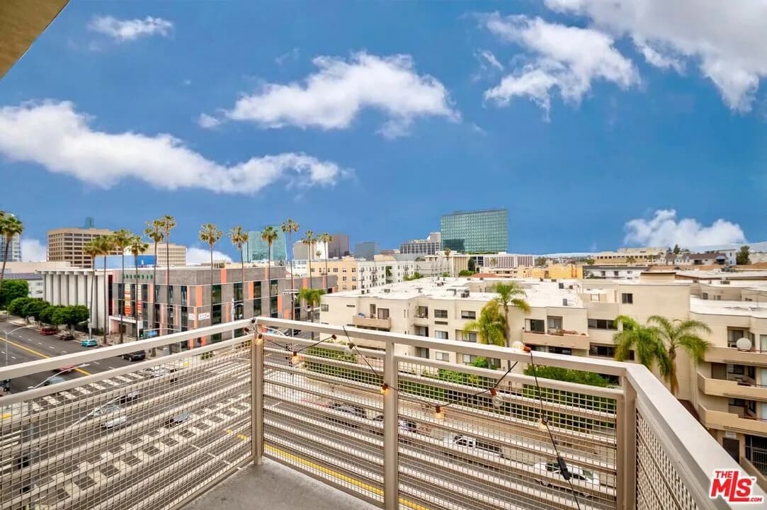 한인타운 콘도
						2015년생, 방2 화장실2, 오픈구조, 발코니2개, 탁트인뷰 꼭대기층, 편리한 위치
						콘도  Los Angeles CA's preview 3