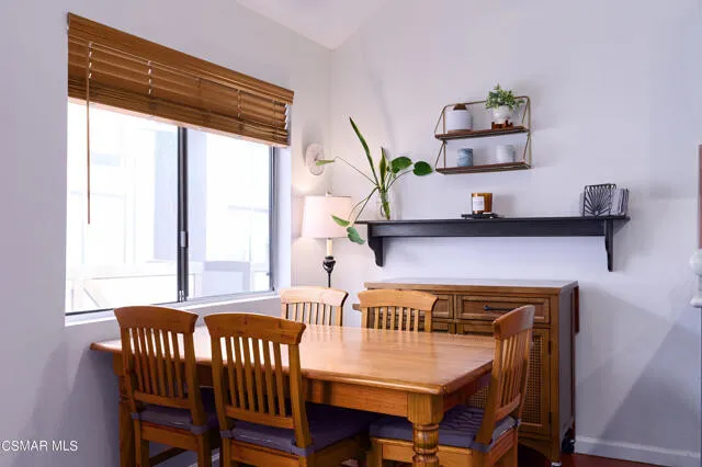 글렌데일 콘도
						방1 화장실1 + LOFT, 파킹2대, 오픈구조, 마루바닥, low HOA, 편리한 위치  
						콘도  Glendale CA's preview 1