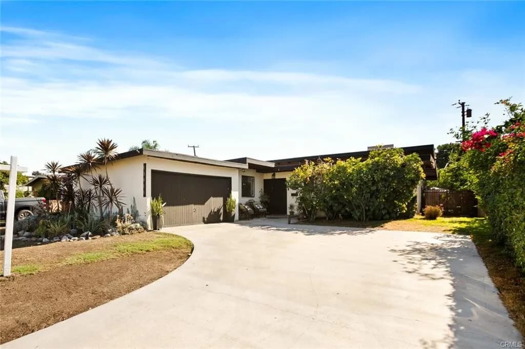 $799,900 위티어!! 1,766 SqFt 3베드 단층 단독주택!!
						매우밝고, 높은천장, 화강암 카운터탑 부엌, recessed lighting, 리모델링 화장실, 벽난로, 수영장, 관리 편리한 넓은 뒷마당 넓은 8,021 SqFt 땅.

						주택  Whittier CA's preview 0