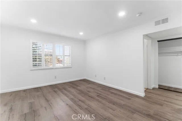 한인타운 콘도
						방2 화장실2, 약 1200 sf, 리모델, 오픈구조, 마루바닥, 발코니, 윌셔 출퇴근 보도거리
						콘도  Los Angeles CA's preview 2