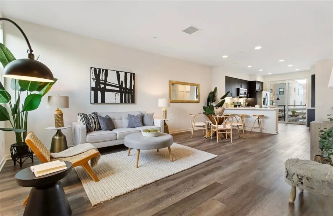 에코팍 근처 콘도
						2015년생, 방3 화장실4, 타운홈 스타일, 오픈구조, 발코니, 웍인 클라셋, Attached Garage
						콘도  Los Angeles CA's preview 1