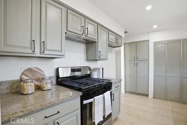 위네카 하우스
						방4 화장실2, 건평 약 1400 sf, 랏 약 8000 sf
						주택  Winnetka CA's preview 0