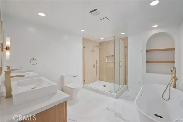 노스리지 하우스
						방4 화장실3, 건평 약 2000 sf, 랏 약 7500 sf
						주택  Northridge CA's preview 3