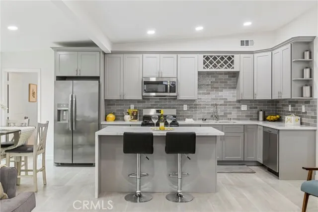 터헝가 하우스 
						방3 화장실3, Over 1300 sf, 랏 약 5900 sf
						주택  Tujunga CA's preview 0