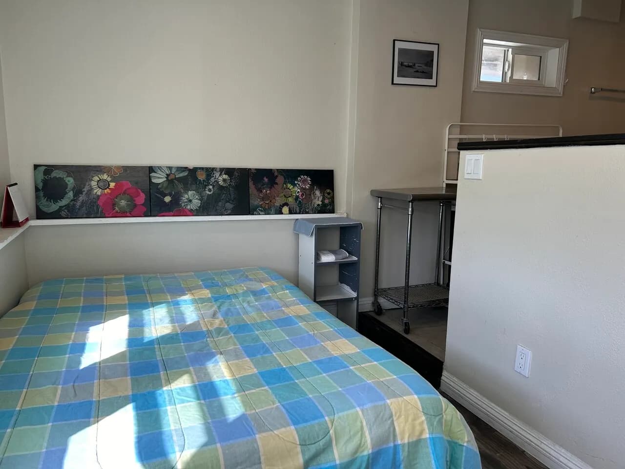 개인 샤워실 갖춘  하우스 2층 - 한타
					룸메이트
					Los Angeles's preview 2