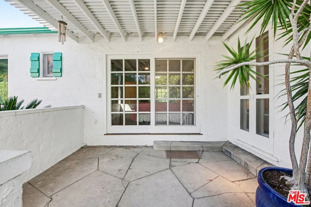 미라클마일 하우스
						방3 화장실2, 건평 약 1400 sf, 랏 약 7000 sf
						주택  Los Angeles CA's preview 2