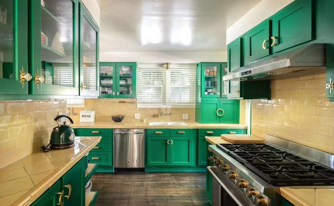 라치몬트 하우스
						방4 화장실4, + Guest House, 건평 Over 3100 sf, 랏 약 6500 sf 
						주택  Los Angeles CA's preview 0