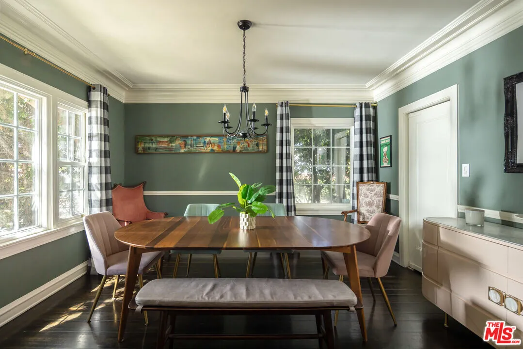 라치몬트 하우스
						방4 화장실4, + Guest House, 건평 Over 3100 sf, 랏 약 6500 sf 
						주택  Los Angeles CA's preview 1