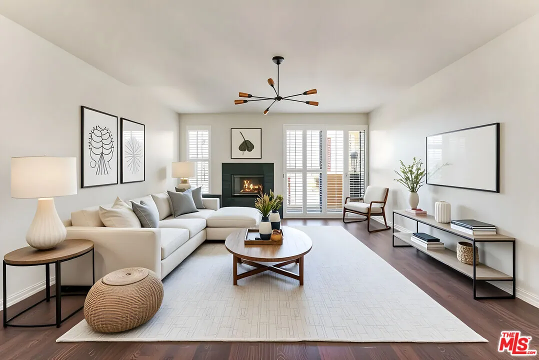 베버리 힐스 콘도
						방3 화장실2, 약 1500 sf, TOP FLOOR, 오픈구조, 벽난로, 웍인 클라셋, 발코니
						콘도  Beverly Hills CA's preview 2