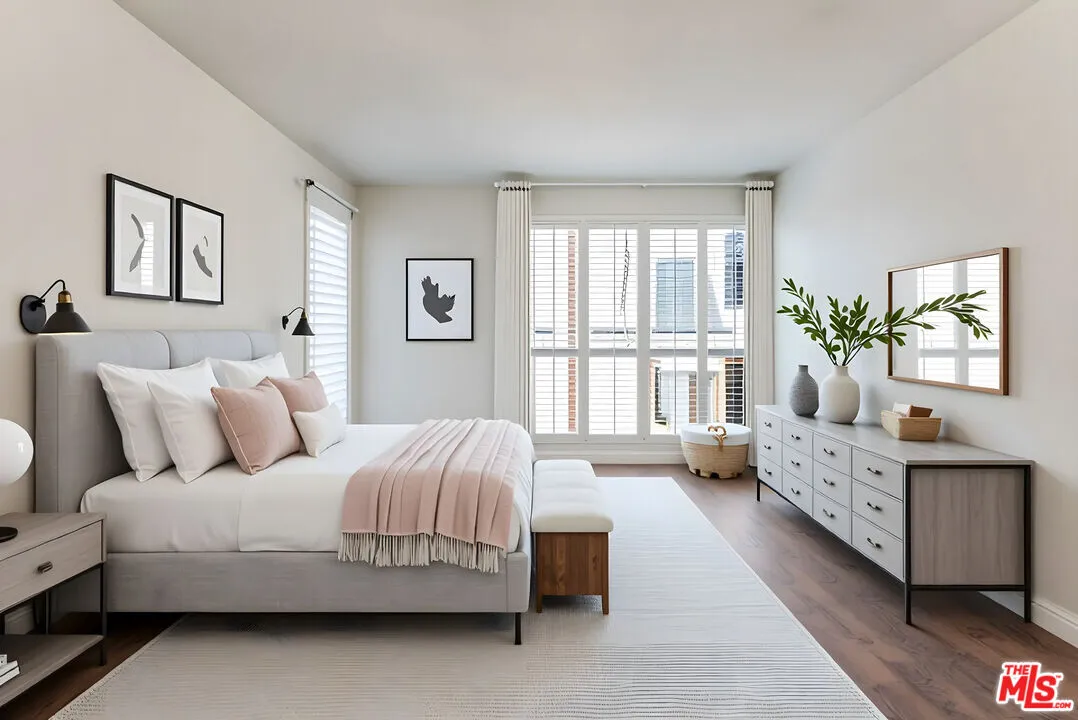 베버리 힐스 콘도
						방3 화장실2, 약 1500 sf, TOP FLOOR, 오픈구조, 벽난로, 웍인 클라셋, 발코니
						콘도  Beverly Hills CA's preview 3