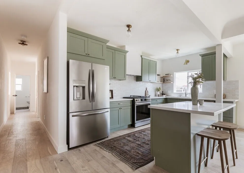 미라클마일 근처 TIC
						방2 화장실2, 약 1425 sf, 리모델, 오픈구조, 밝고 환함, 편리한 위치
						콘도  Los Angeles CA's preview 0