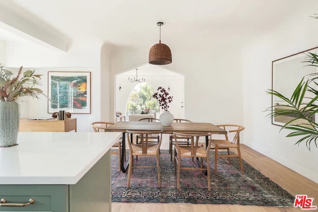 미라클마일 근처 TIC
						방2 화장실2, 약 1425 sf, 리모델, 오픈구조, 밝고 환함, 편리한 위치
						콘도  Los Angeles CA's preview 1