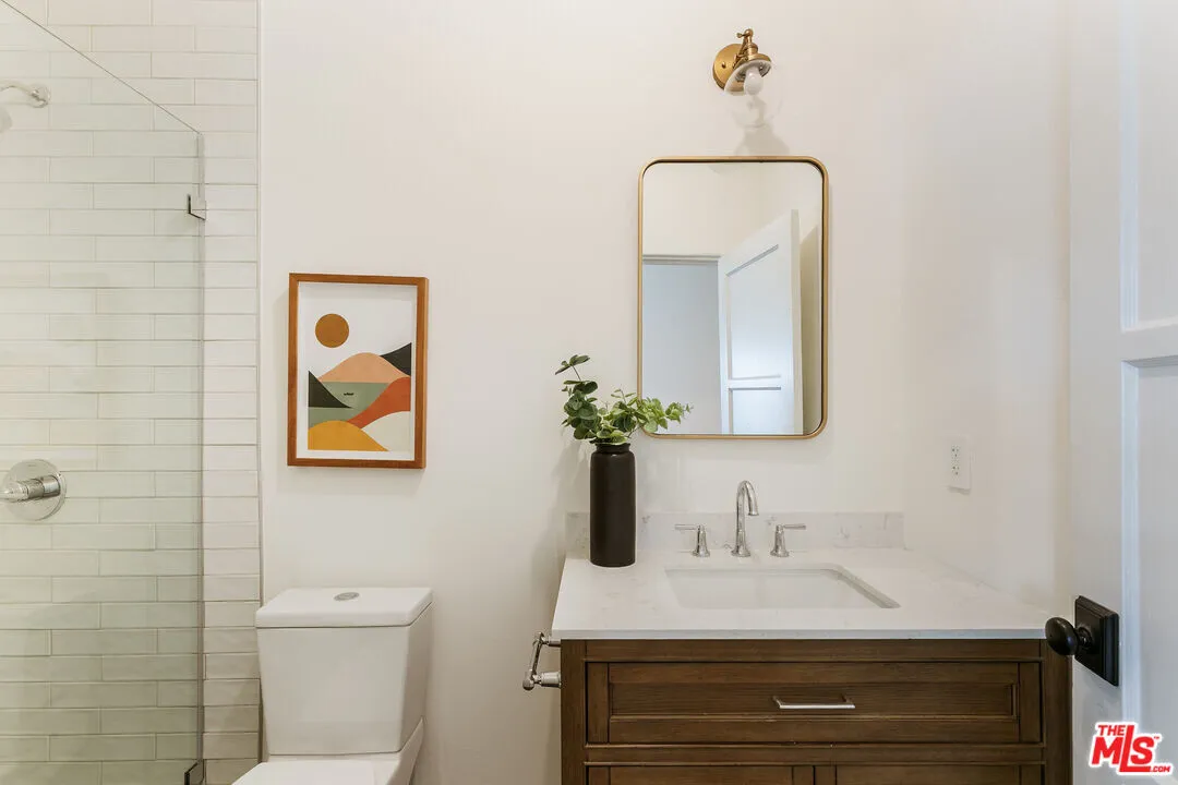 미라클마일 근처 TIC
						방2 화장실2, 약 1425 sf, 리모델, 오픈구조, 밝고 환함, 편리한 위치
						콘도  Los Angeles CA's preview 3