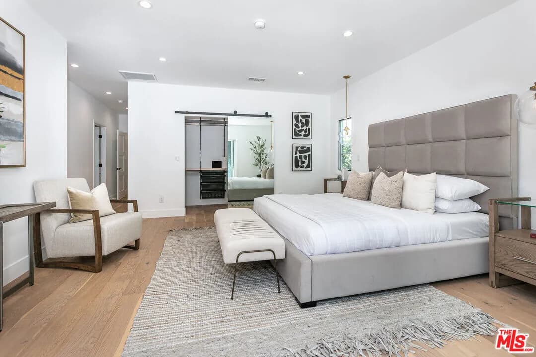 웨스트헐러웃 하우스
						방5 화장실4,+ ADU, 건평 약 2300 sf, 랏 약 6300 sf
						주택  Los Angeles CA's preview 3