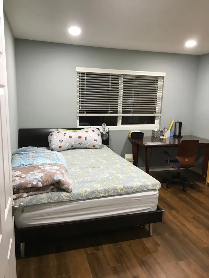 조용하고 리모델링한 하우스.Biola 대학교 입구,한인마켓 5분거리
					룸메이트
					La Mirada(라미라다)'s preview 0