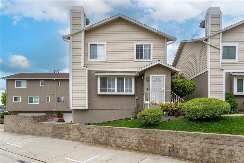 $625,000 Whittier 1,373 SqFt!! 3베드 타운홈
						단지내 가장좋은 위치!! 옆집하고 벽이 붙어있지 않은 단독같은 타운홈1988년생!!

						타운하우스  Whittier CA's preview 0