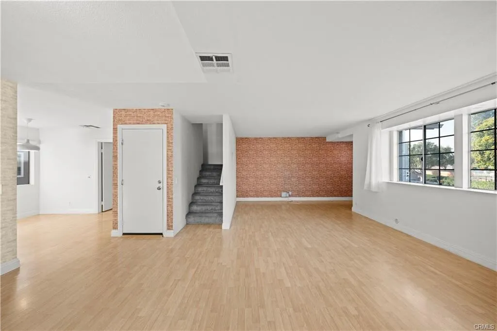 $625,000 Whittier 1,373 SqFt!! 3베드 타운홈
						단지내 가장좋은 위치!! 옆집하고 벽이 붙어있지 않은 단독같은 타운홈1988년생!!

						타운하우스  Whittier CA's preview 3