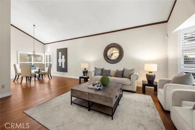 웨스트 토런스 타운홈 – 해변 가까운 가족형 주거
						주택  Torrance CA's preview 2