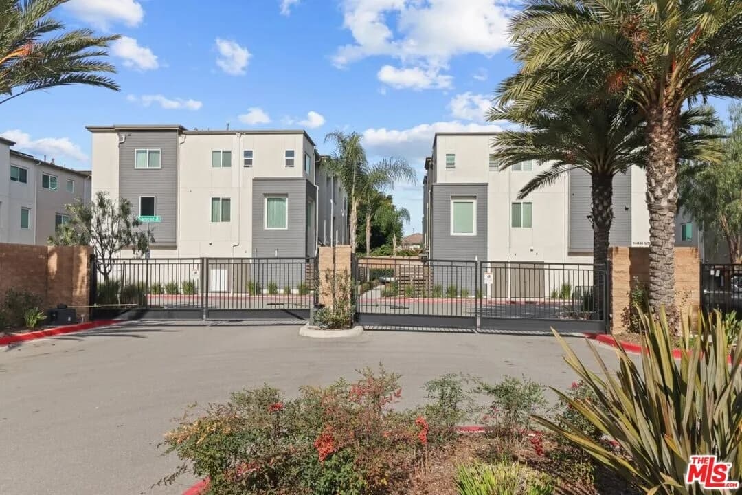 가디나 신축 타운홈 – 출퇴근 편한 모던 주거
						타운하우스  Gardena CA's preview 0