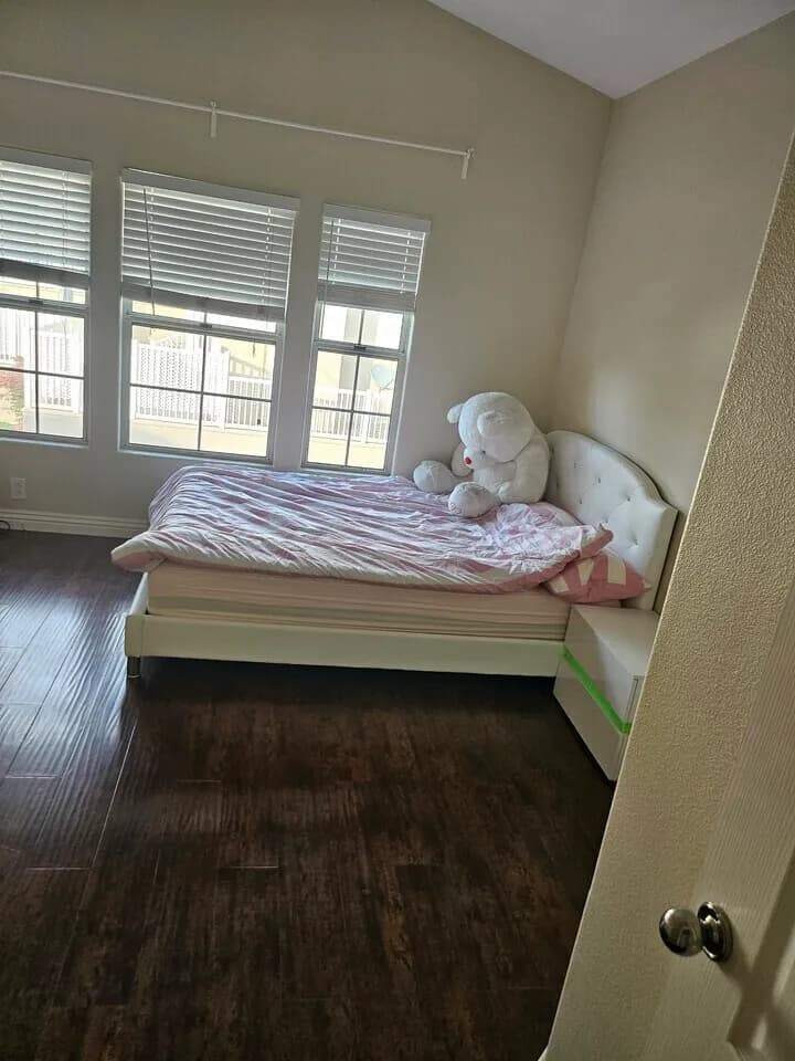 플러튼 최고동네 큰방, 단독 화장실 렌트
					룸메이트
					Fullerton's preview 1