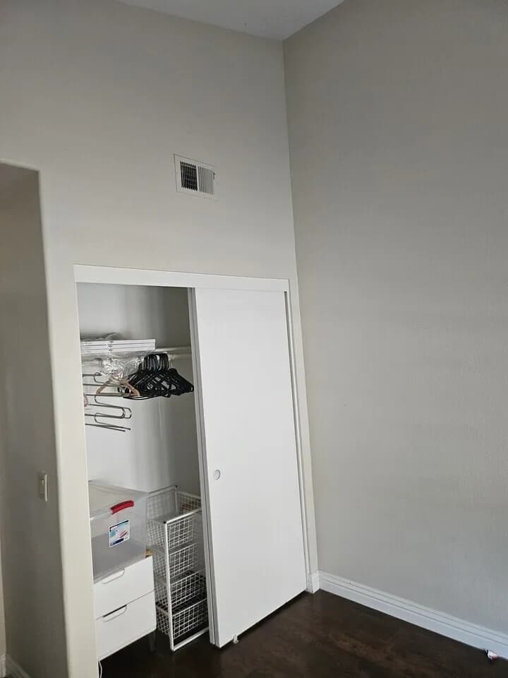 플러튼 최고동네 큰방, 단독 화장실 렌트
					룸메이트
					Fullerton's preview 2