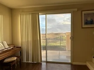 여자분 룸메이트 구합니다
					룸메이트
					Portola Hills's preview 0